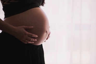 Przedwczesny poród i zgon dziecka na skutek błędu medycznego — studium przypadku, ryzyko oraz konsekwencje medyczne i prawne