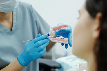 Leczenie ortodontyczne dla poprawy wyglądu — historia leczenia ortodontycznego, które poszło nie tak (jak trzeba)