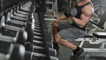 Kulturysta i zerwane ścięgno bicepsa – problemy wdrożenia leczenia na czas