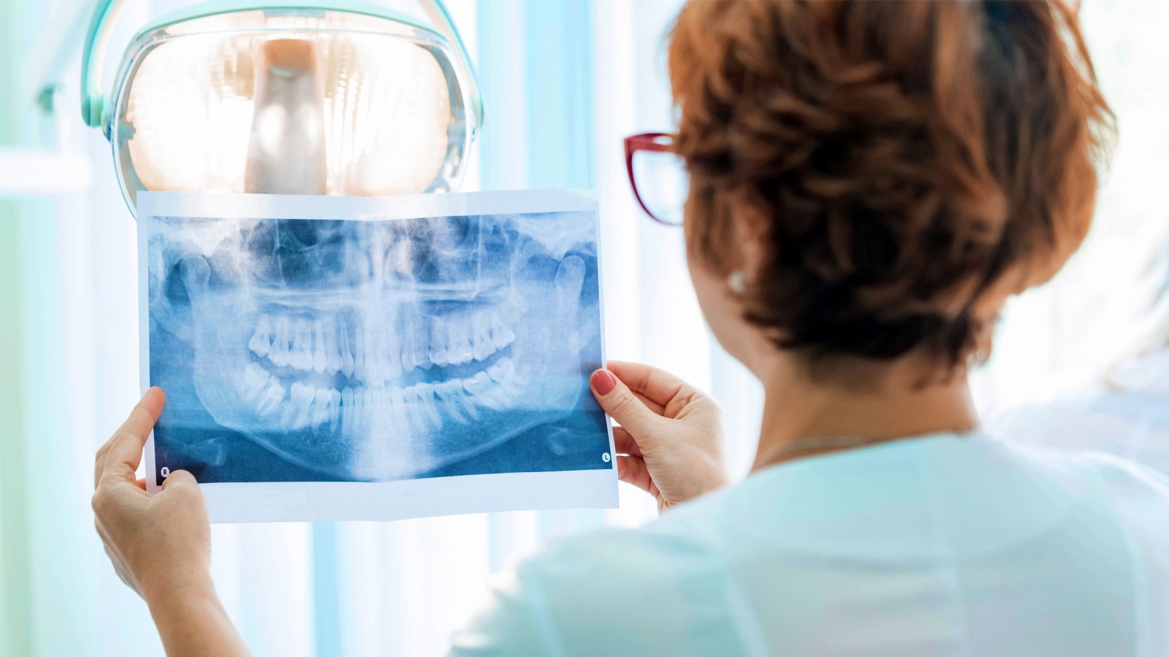 Gdy ząb jest niewłaściwie leczony – osadzony pozywa Areszt Śledczy za błędy stomatologów