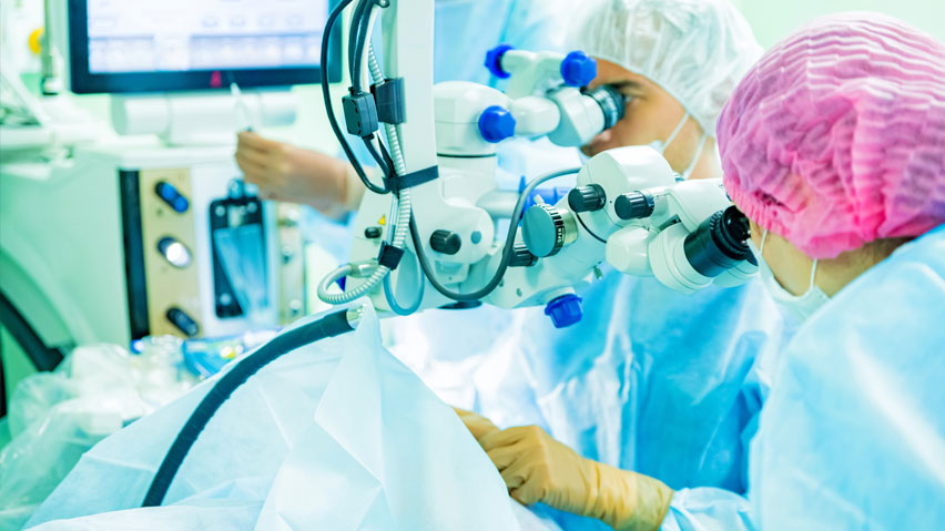 W jego ocenie nawet bardzo doświadczeni chirurdzy w przypadku przeprowadzania prostego zabiegu usuwania pęcherzyka żółciowego (cholecystektomia laparaskopowa) metodą laparoskową w jednym na dwieście przypadków uszkodzą główne drogi żółciowe.